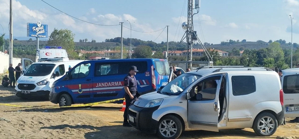 Kocaali-Ak&ccedil;akoca yolu &uuml;zerinde kendi aracında hareketsiz halde bulundu