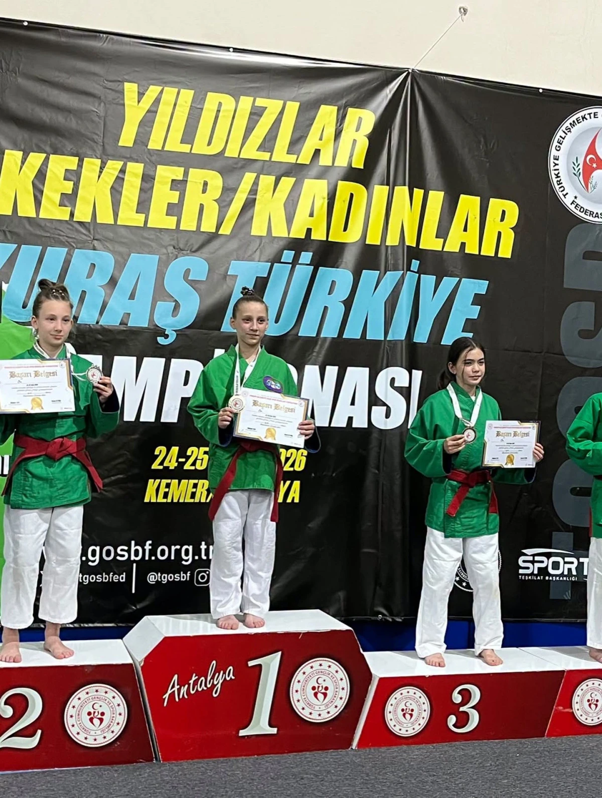 Kuraş Yıldızlar T&uuml;rkiye Şampiyonası&rsquo;nda D&uuml;zce&rsquo;den B&uuml;y&uuml;k Başarı