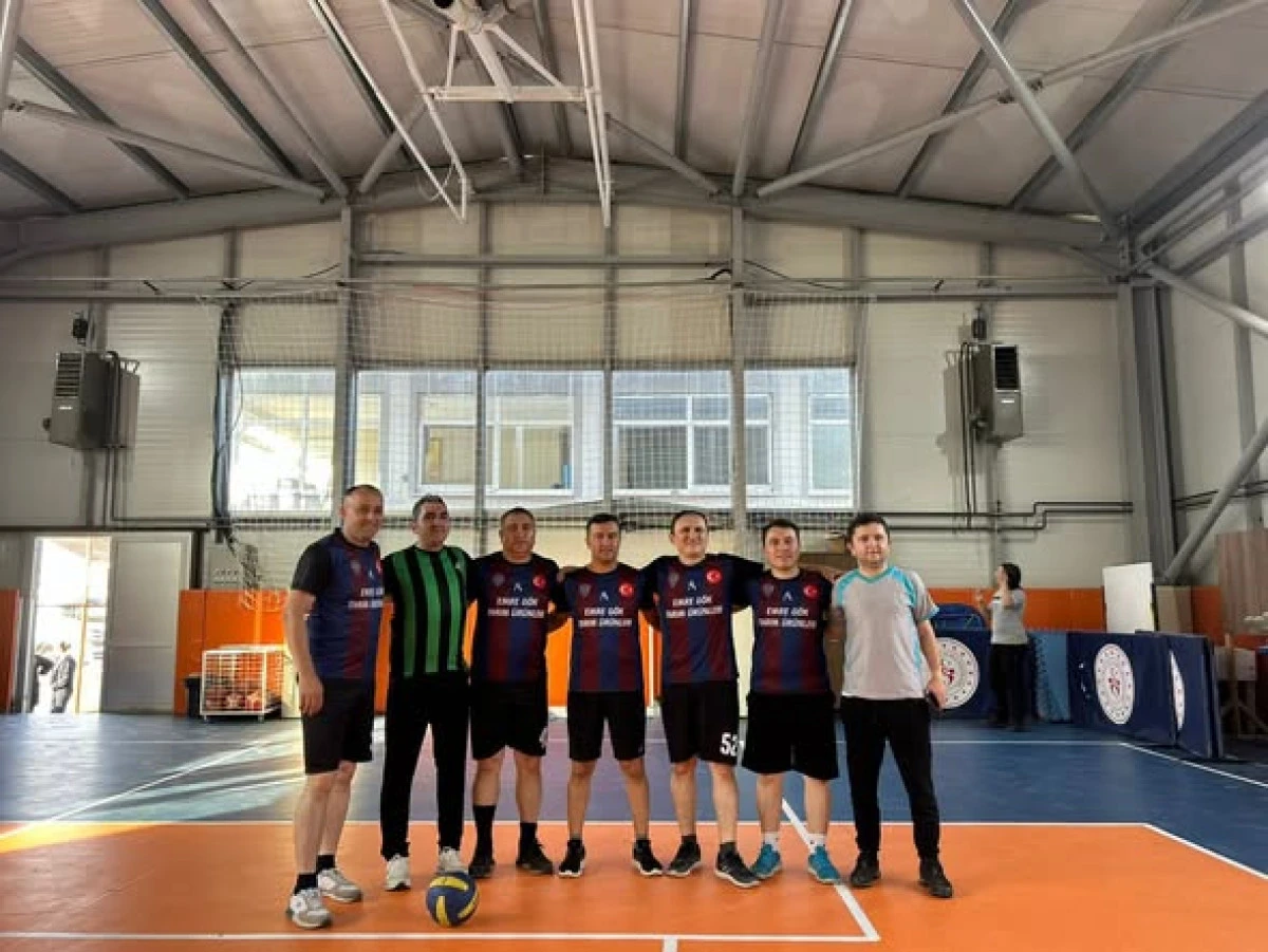 Kurumlar Arası Voleybol Turnuvası B&uuml;y&uuml;k Heyecana Sahne Oldu