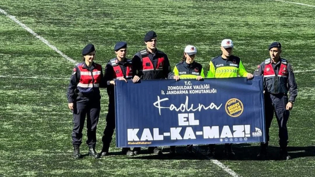 Ma&ccedil; &Ouml;ncesi Jandarmadan Anlamlı Mesaj: &ldquo;Kadına El Kalkmaz&rdquo;