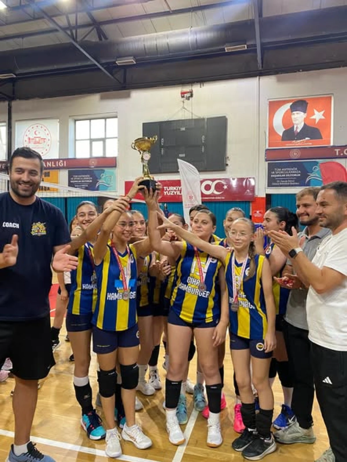 Mahalli Gelişim Ligi Midi Kızlar Voleybol M&uuml;sabakaları Tamamlandı