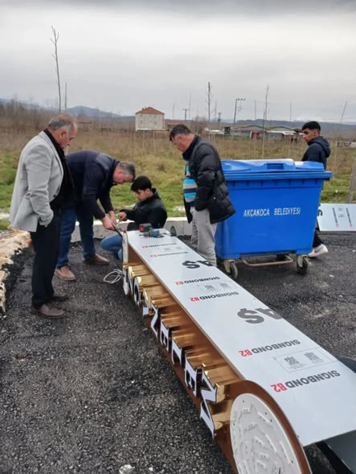 **MELENAĞZI K&Ouml;Y&Uuml;NDE HİZMET ATAĞI S&Uuml;R&Uuml;YOR