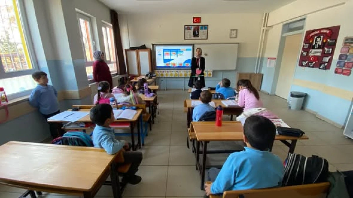 Minik Öğrencilere Ağız ve Diş Sağlığının Önemi Anlatıldı.