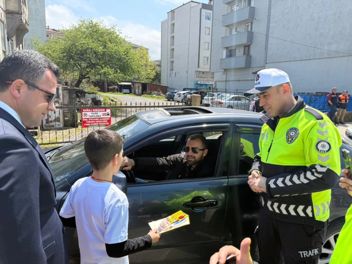 &Ouml;ĞRENCİLERDEN S&Uuml;R&Uuml;C&Uuml;LERE ANLAMLI MESAJ: