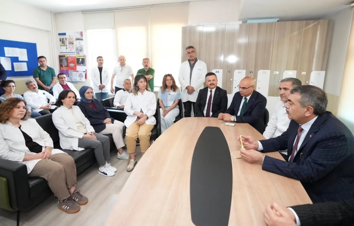 &Ouml;ĞRETMENLERE M&Uuml;JDE