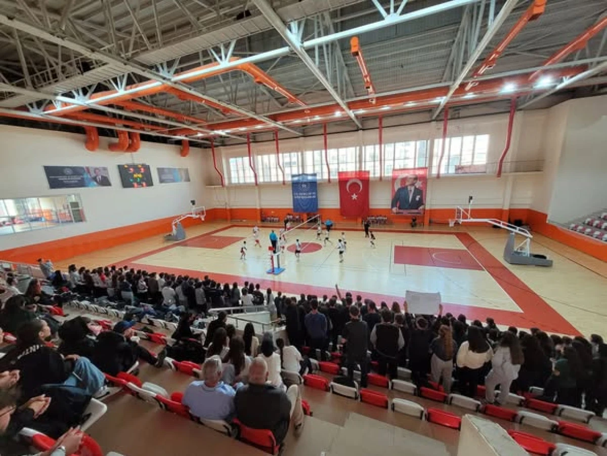 Okul Sporları Genç ve Yıldız Kız Müsabakaları  Sürüyor