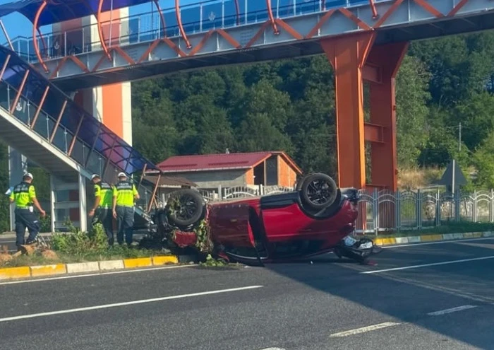 Otomobil virajda takla attı: 1 yaralı