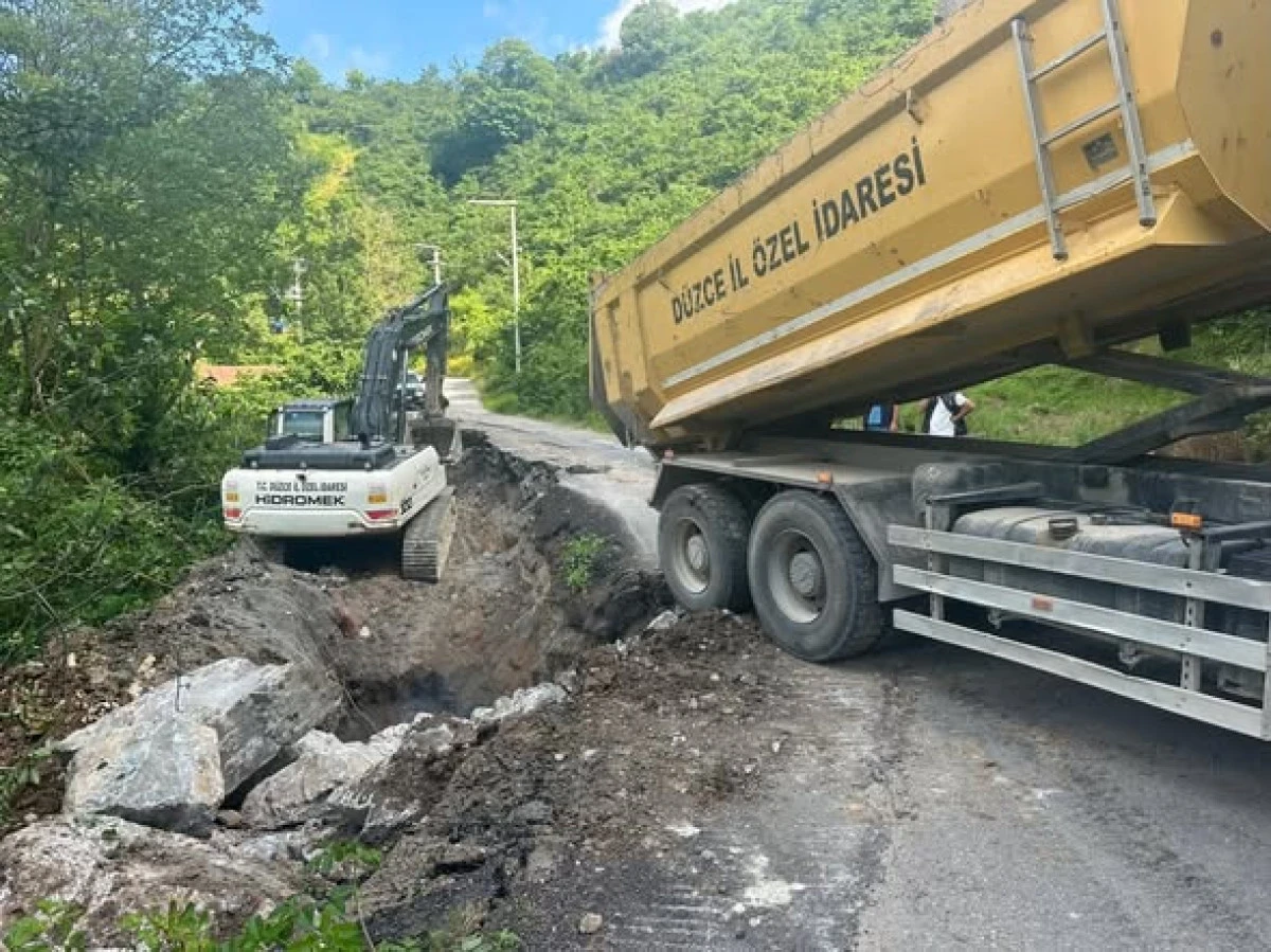 Sarıyayla K&ouml;y&uuml;&rsquo;nde Heyelanla M&uuml;cadele S&uuml;r&uuml;yor