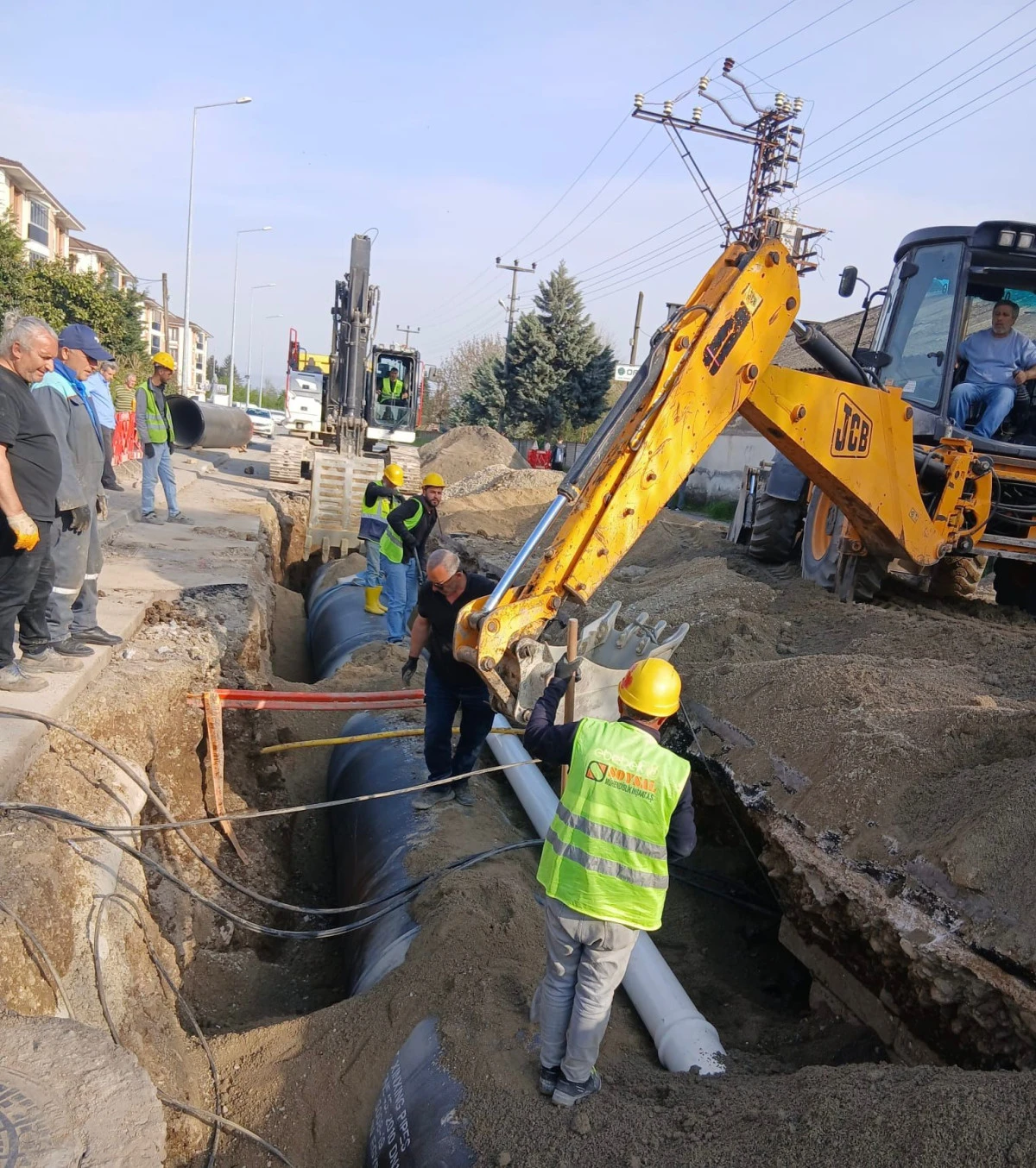 ŞEBEKE YENİLEME &Ccedil;ALIŞMALARI HIZ KESMEDEN S&Uuml;R&Uuml;YOR