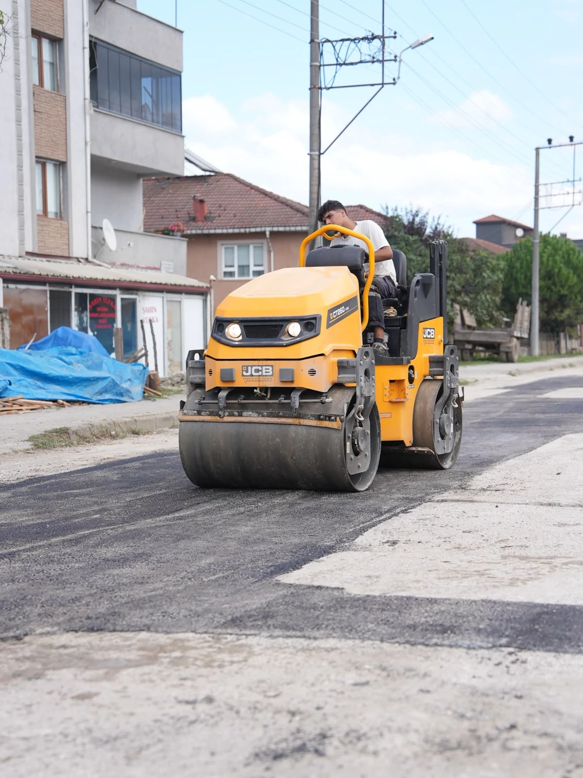 ŞEHİR MERKEZİNDE &Ouml;NCELİK; ALTYAPISI TAMAMLANAN YOLLARDA