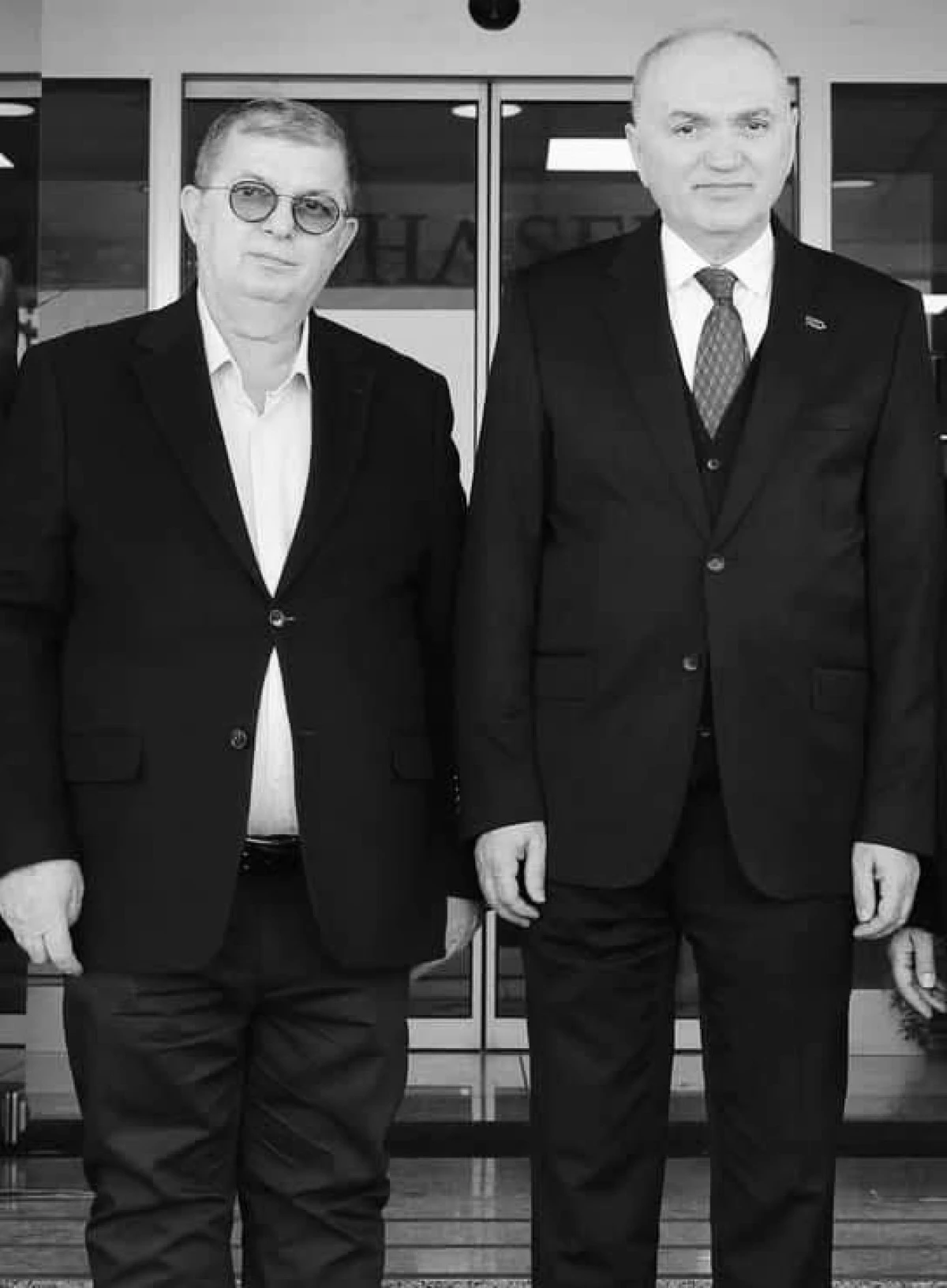 Son dakika!Acı haberi Faruk &Ouml;zl&uuml; duyurdu!