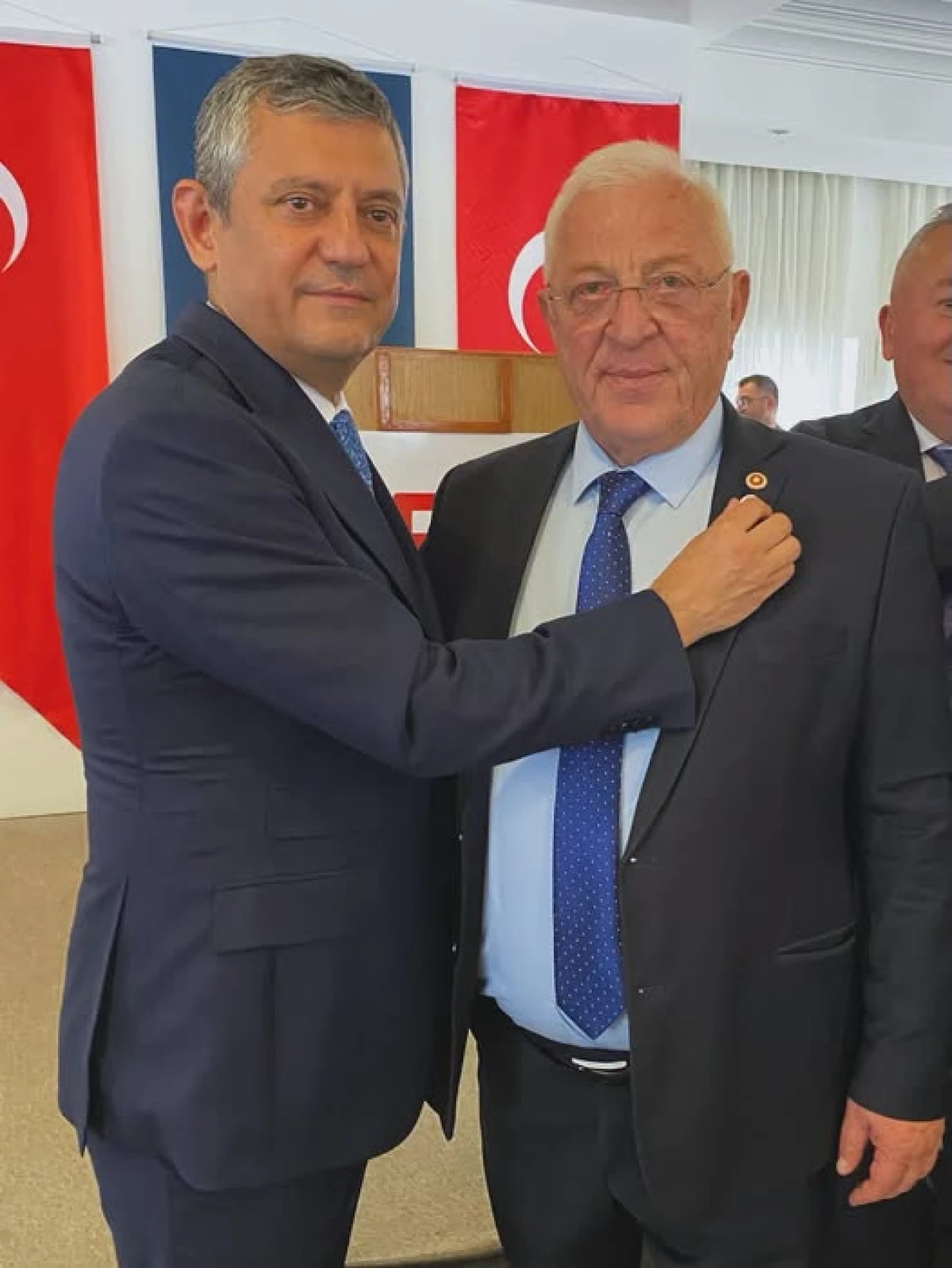 TALİH &Ouml;ZCAN, YENİ PARTİ'NİN İLK TOPLANTISINA BAŞKANLIK ETTİ