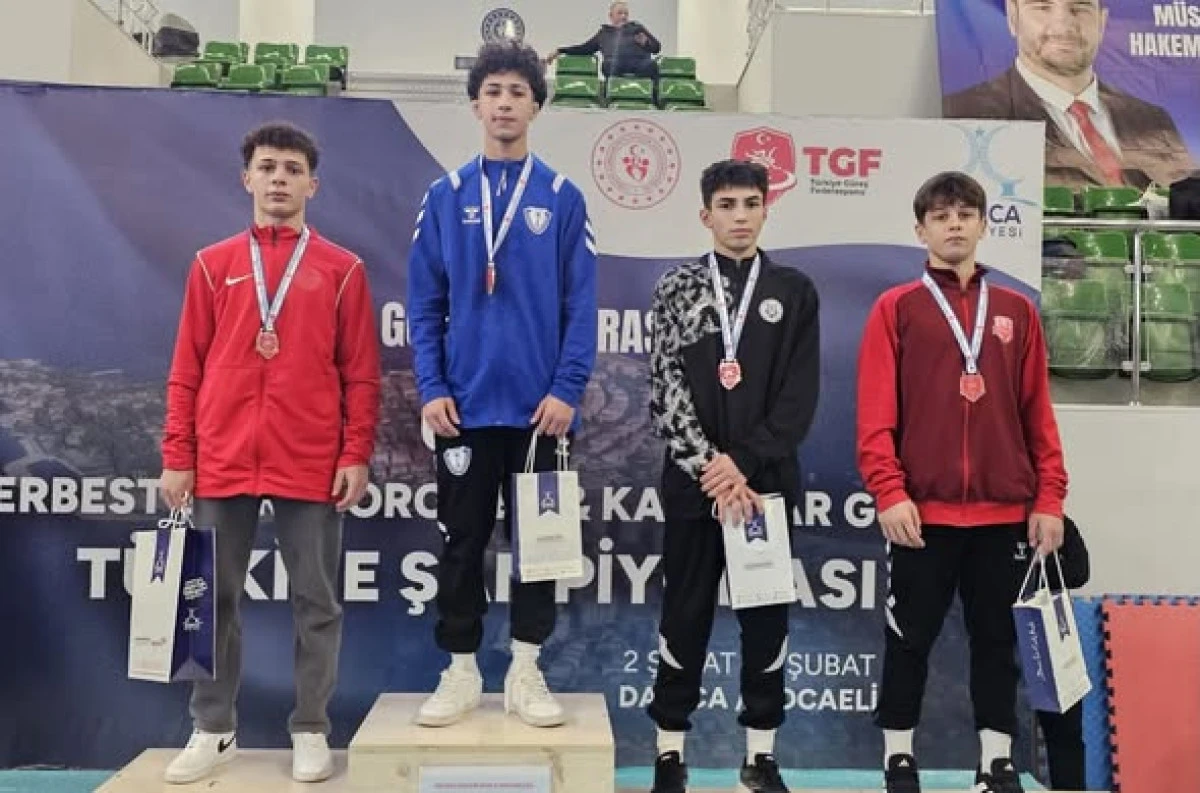 U17 Serbest G&uuml;reş T&uuml;rkiye Şampiyonası&rsquo;nda İkinci G&uuml;n Tamamlandı