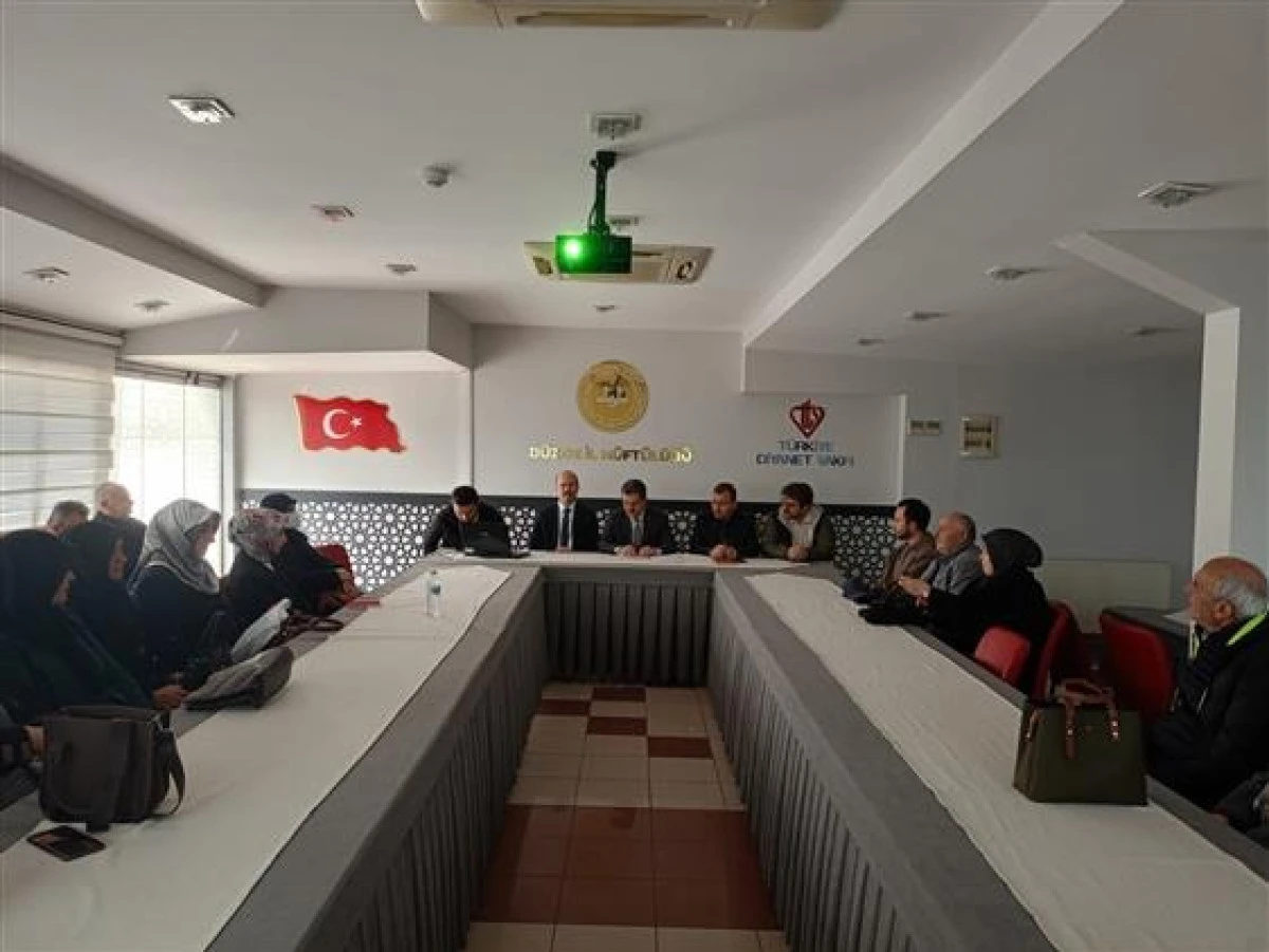 Umre Hazırlık Kursu Eğitim Seminerleri" d&uuml;zenlendi
