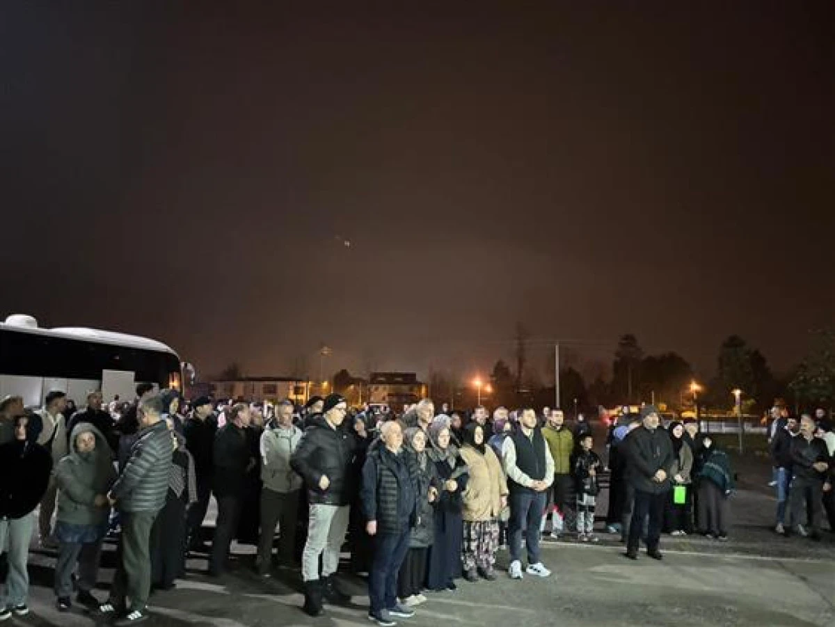 &lsquo;Umre Kafilesi&rsquo; dualarla uğurlandı.