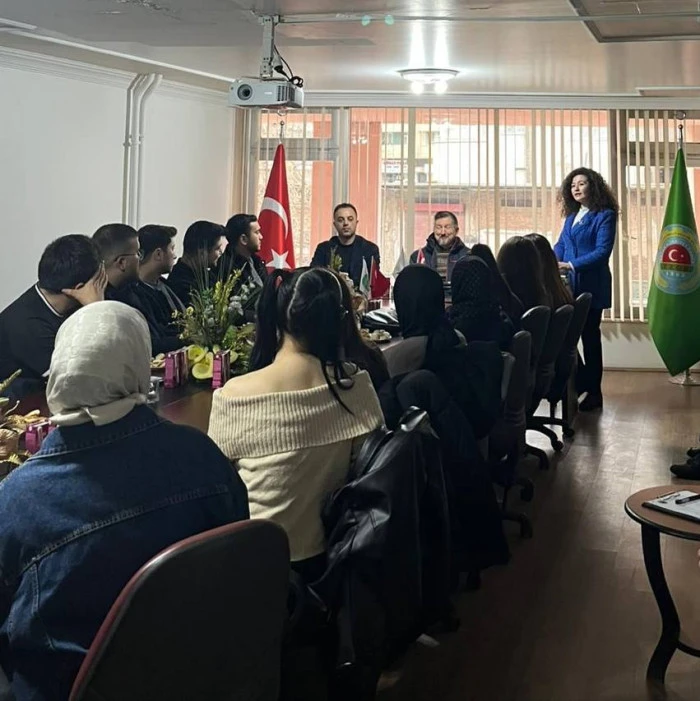 &Uuml;NİVERSİTE &Ouml;ĞRENCİLERİNDEN ZİRAAT ODASI ZİYARETİ