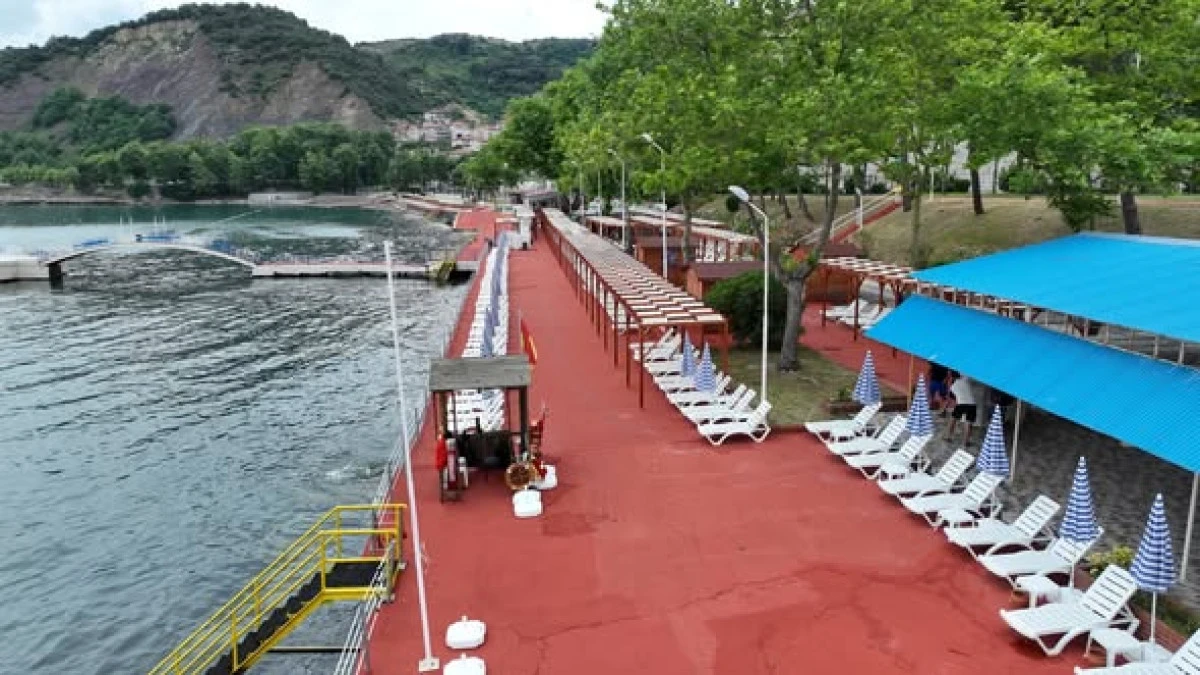 (G&ouml;r&uuml;nt&uuml;l&uuml;) &Uuml;ST &Uuml;STE 4. KEZ MAVİ BAYRAK DALGALANIYOR