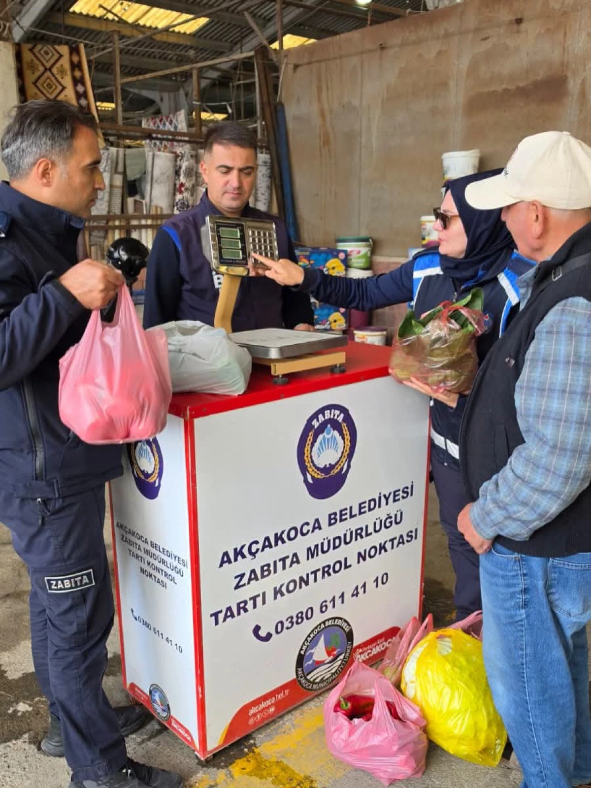Vatandaşların G&uuml;venliği İ&ccedil;in Pazar Yerinde Kontroller Devam Ediyor
