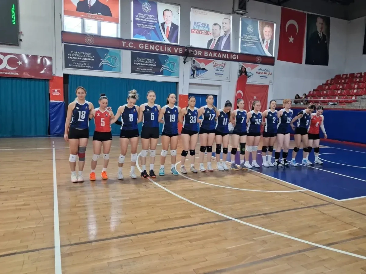 VOLEYBOLCU KIZLARIMIZ ELİ BOŞ D&Ouml;ND&Uuml;