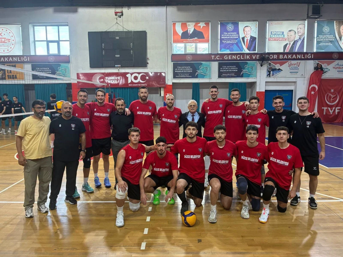 VOLEYBOLCULARIMIZ PARKEYE İNİYOR