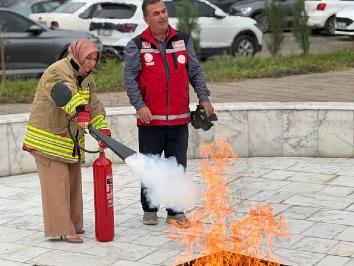 Yangın S&ouml;nd&uuml;rme Eğitimi ve Tatbikatı Ger&ccedil;ekleştirildi
