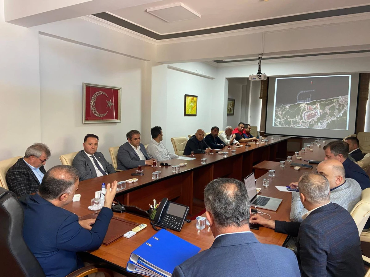 YENİ BARINAK İ&Ccedil;İN TOPLANDILAR