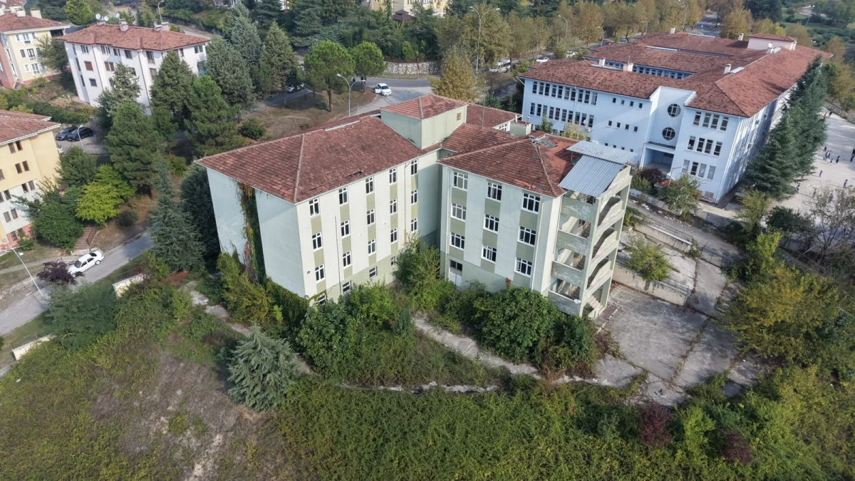 YEŞİLTEPE ESKİ SAĞLIK MESLEK LİSESİ HUZUREVİ OLACAK
