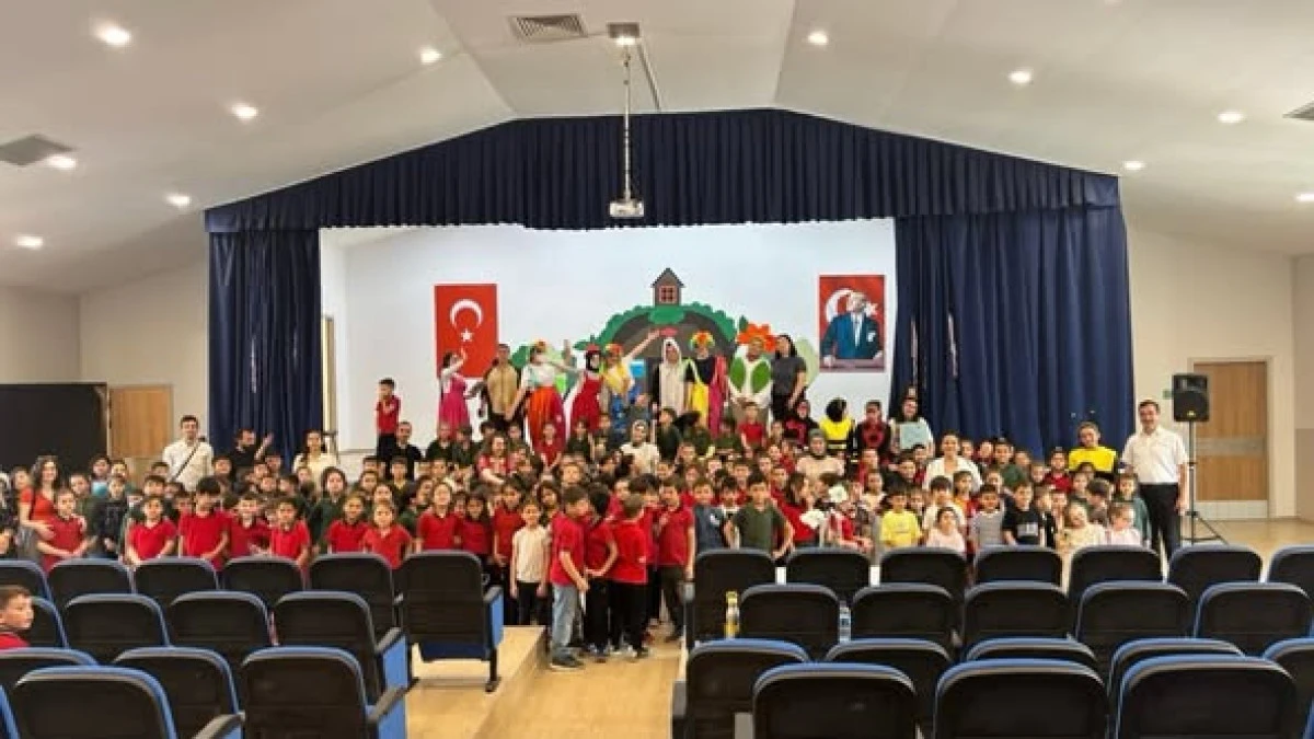 YIĞILCA&rsquo;DA MİNİK KALPLER TİYATRO İLE BULUŞTU