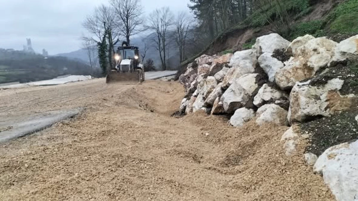 YIĞILCA&rsquo;DA YOL BAKIM SEFERBERLİĞİ S&Uuml;R&Uuml;YOR