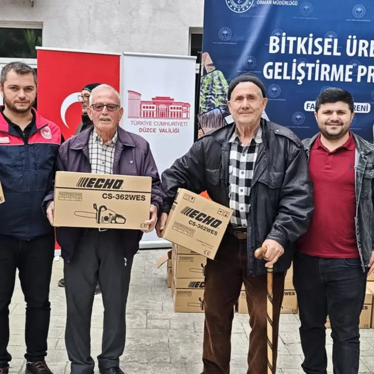 YIĞILCALI &Uuml;RETİCİLERE BUDAMA EKİPMANI DESTEĞİ