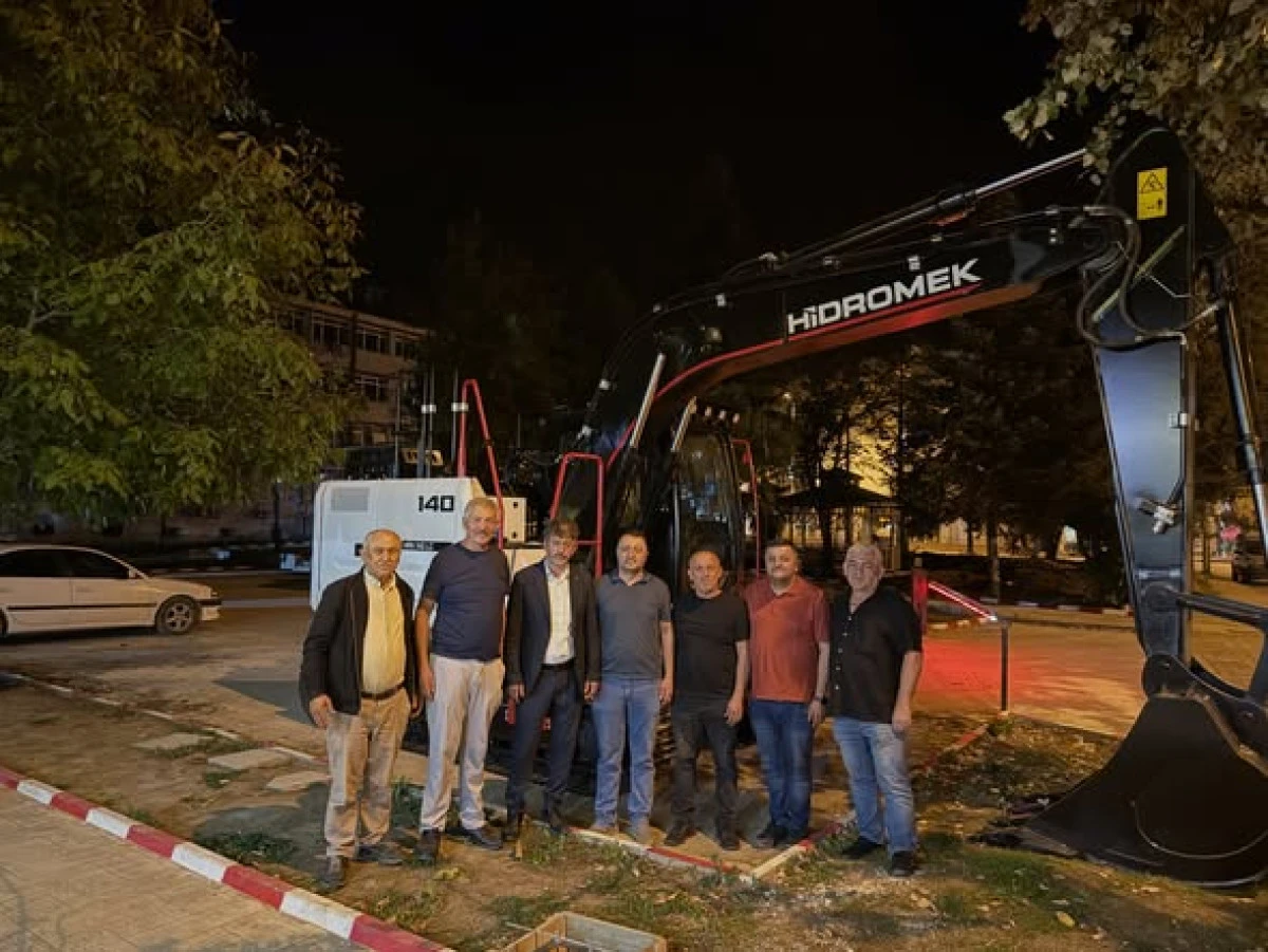 YIĞILCA&rsquo;NIN MAKİNE PARKI G&Uuml;&Ccedil;LENİYOR: 14 TONLUK EKSKAVAT&Ouml;R HİZMETE GİRDİ