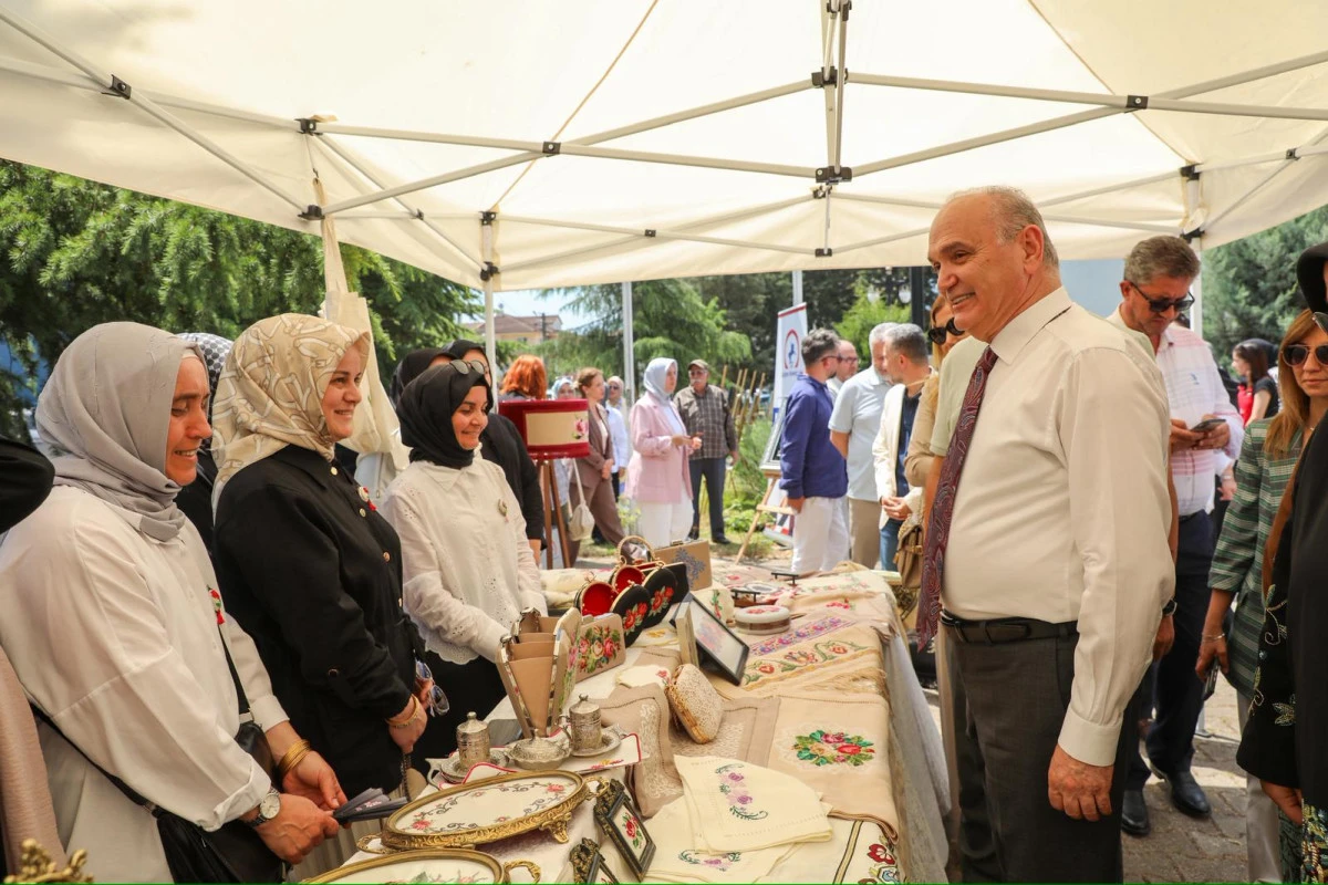 Y&Uuml;ZLERCE EL EMEĞİ ESER G&Ouml;RENLERİ HAYRAN BIRAKTI
