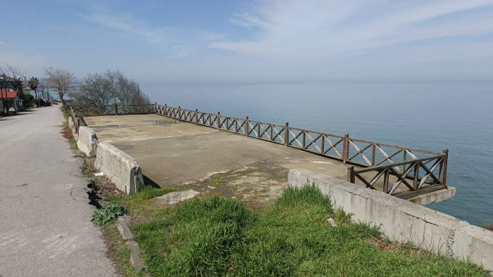 (G&ouml;r&uuml;nt&uuml;l&uuml;) AYAZLI MAHALLESİ&rsquo;NDE SEYİR TERASI KRİZİ: VATANDAŞLAR TEPKİLİ!